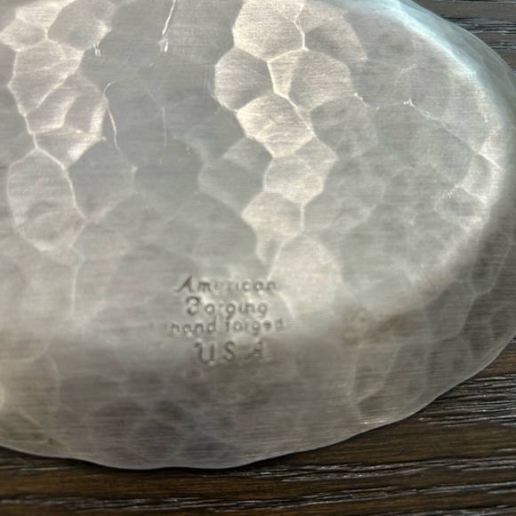 American Forging hand hammered aluminum plate etched beach scene palm tree oval - Picture 3 of 5